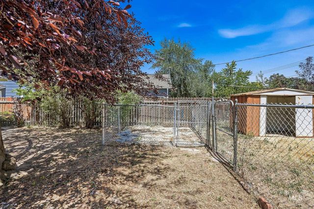 526 W Almond, Nampa, ID 83686
