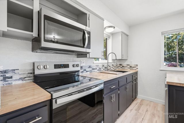 526 W Almond, Nampa, ID 83686