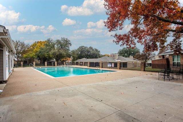 2724 Meadowstone Court, Carrollton, TX 75006