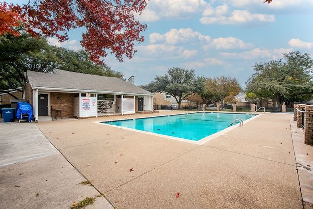 2724 Meadowstone Court, Carrollton, TX 75006