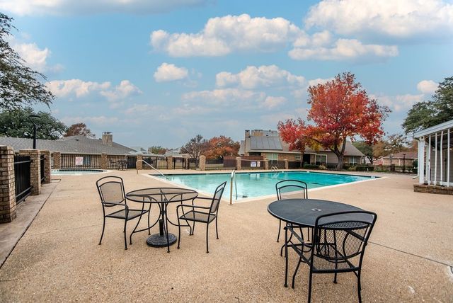 2724 Meadowstone Court, Carrollton, TX 75006