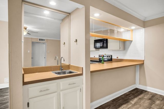 2724 Meadowstone Court, Carrollton, TX 75006