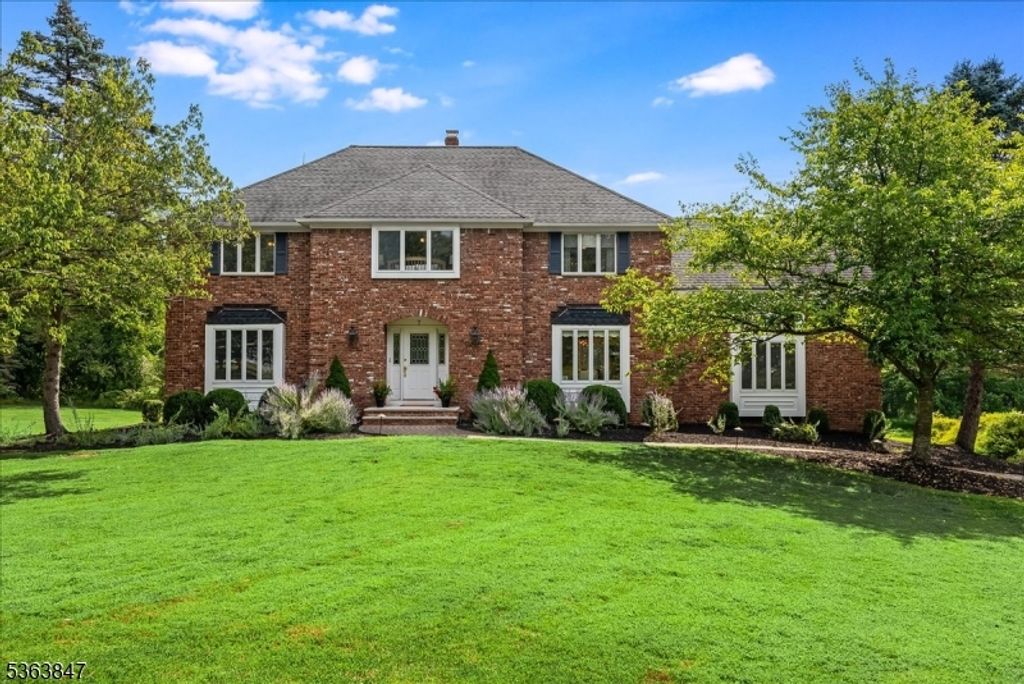 7 Oxford Dr, Clinton Twp., NJ 08801