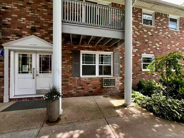 246 Fairharbor Drive 246, Patchogue, NY 11772
