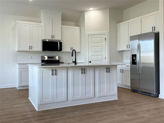 522 N Goose Xing, Farmington, AR 72730