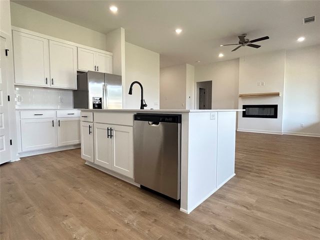 522 N Goose Xing, Farmington, AR 72730