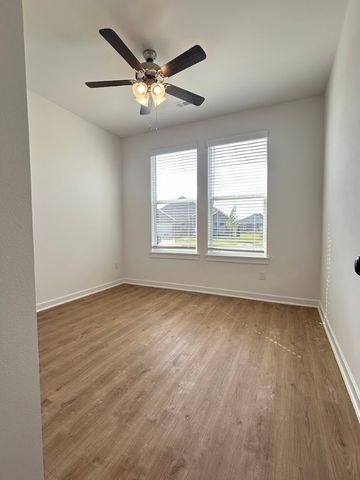 522 N Goose Xing, Farmington, AR 72730