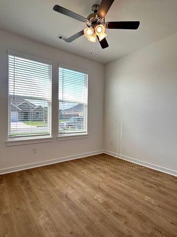 522 N Goose Xing, Farmington, AR 72730