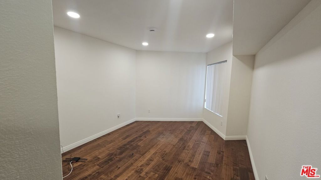 Image 15 of property listing at 1940 N Highland Avenue 59, Los Angeles, CA 90068
