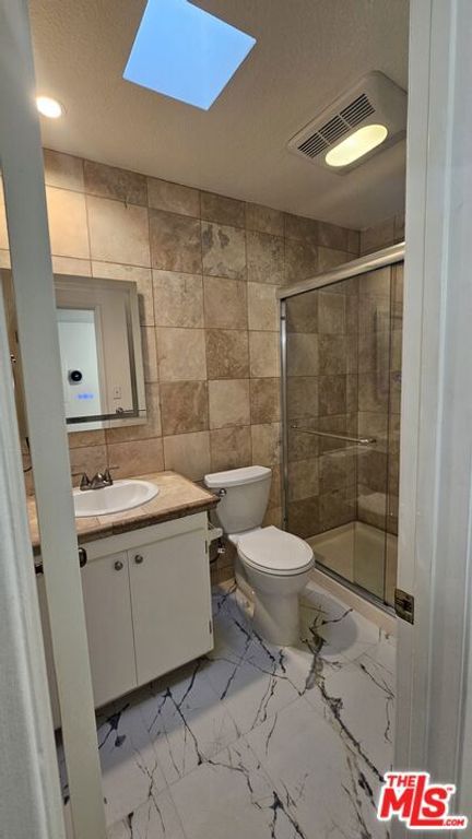 Image 16 of property listing at 1940 N Highland Avenue 59, Los Angeles, CA 90068