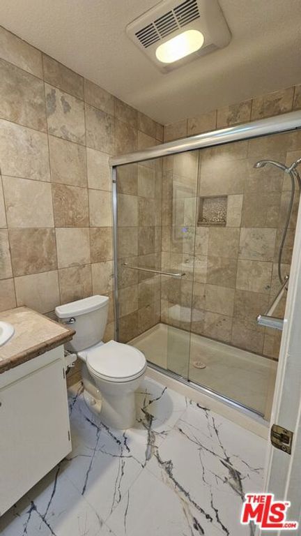 Image 17 of property listing at 1940 N Highland Avenue 59, Los Angeles, CA 90068