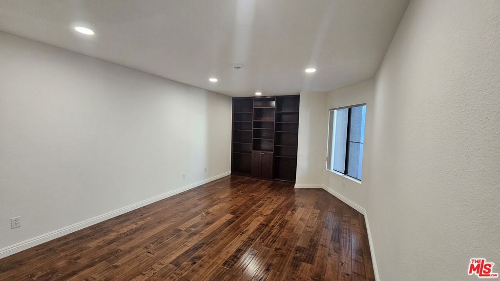 Image 19 of property listing at 1940 N Highland Avenue 59, Los Angeles, CA 90068