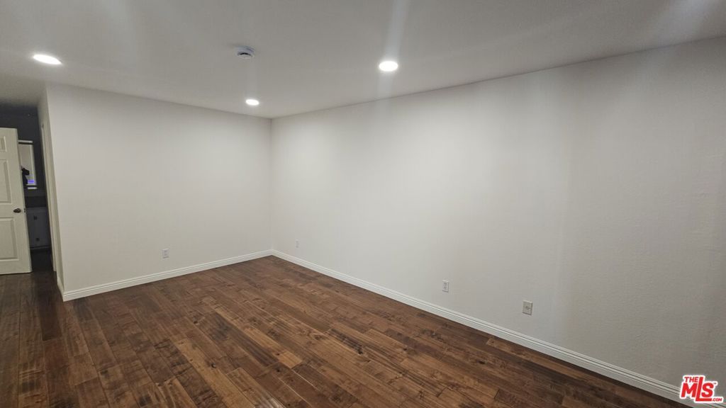 Image 20 of property listing at 1940 N Highland Avenue 59, Los Angeles, CA 90068