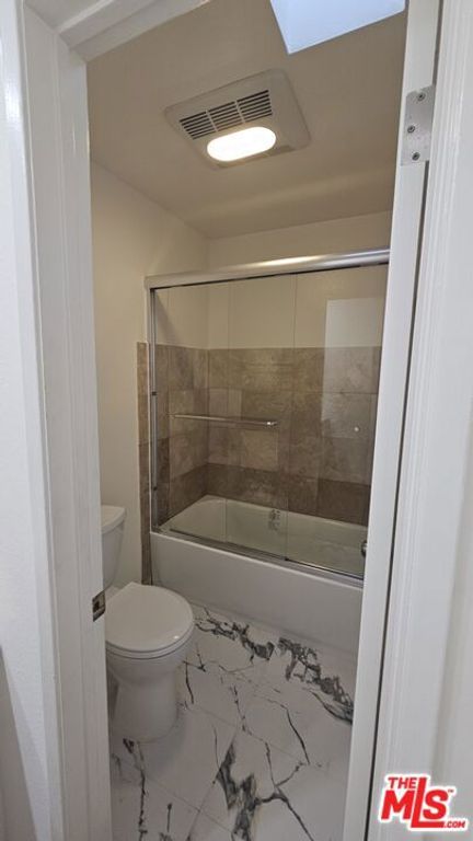 Image 22 of property listing at 1940 N Highland Avenue 59, Los Angeles, CA 90068