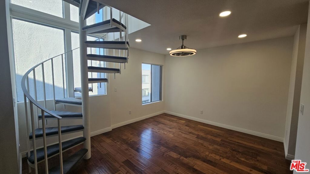 Image 3 of property listing at 1940 N Highland Avenue 59, Los Angeles, CA 90068