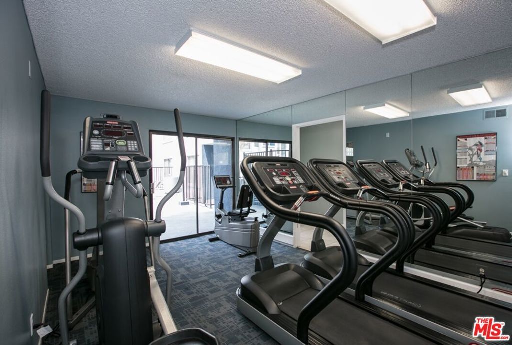 Image 30 of property listing at 1940 N Highland Avenue 59, Los Angeles, CA 90068