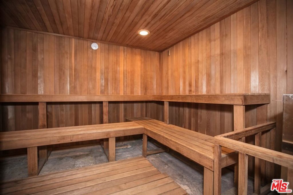 Image 31 of property listing at 1940 N Highland Avenue 59, Los Angeles, CA 90068