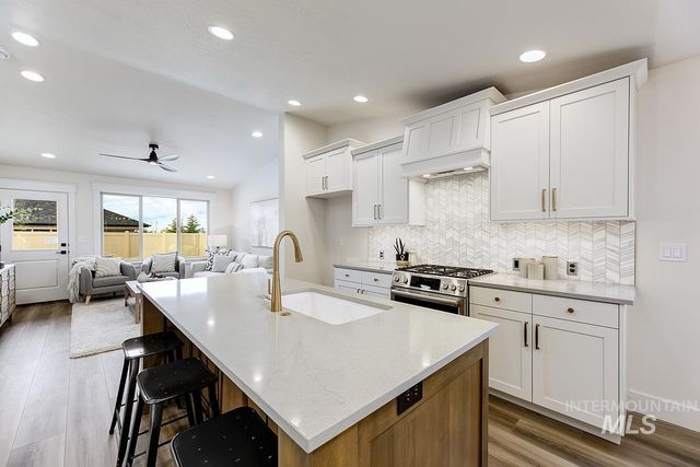 7015 S Skybreak Lane, Meridian, ID 83642