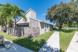 518 Woodgate Circle E, Sunrise, FL 33326