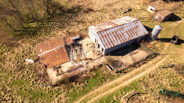 3936 County Road 385, Koshkonong, MO 65692