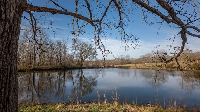 3936 County Road 385, Koshkonong, MO 65692