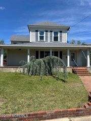 421 W Lincoln Avenue, Oakhurst, NJ 07755