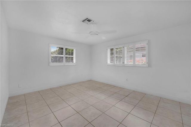 656 Binnacle DR, Naples, FL 34103