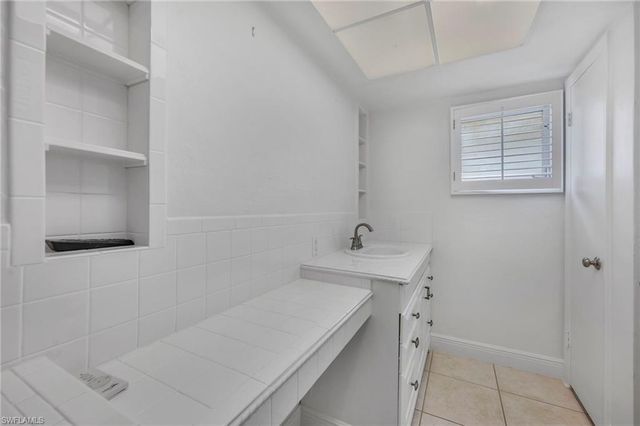 656 Binnacle DR, Naples, FL 34103