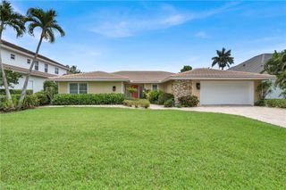 656 Binnacle DR, Naples, FL 34103