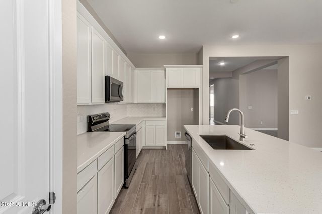 31541 N WET CREEK Road, San Tan Valley, AZ 85143