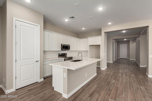 31541 N WET CREEK Road, San Tan Valley, AZ 85143