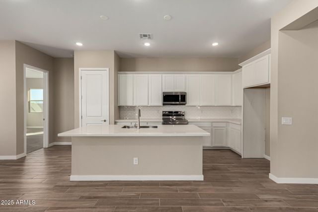 31541 N WET CREEK Road, San Tan Valley, AZ 85143