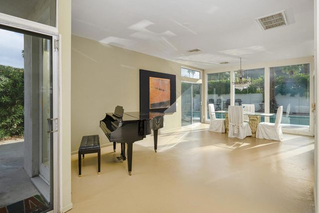 866 N Topaz Circle, Palm Springs, CA 92262