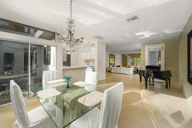 866 N Topaz Circle, Palm Springs, CA 92262