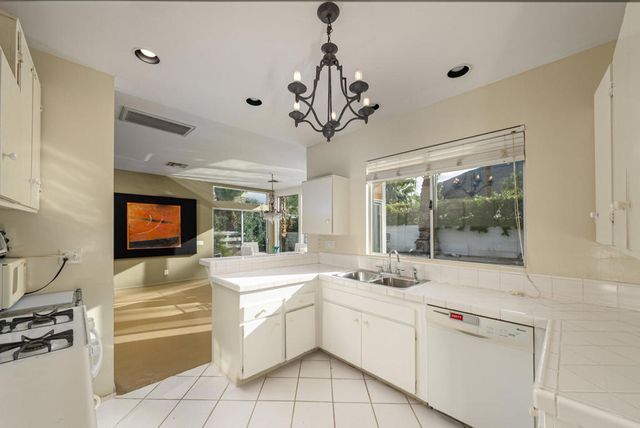 866 N Topaz Circle, Palm Springs, CA 92262