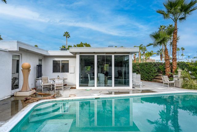 866 N Topaz Circle, Palm Springs, CA 92262