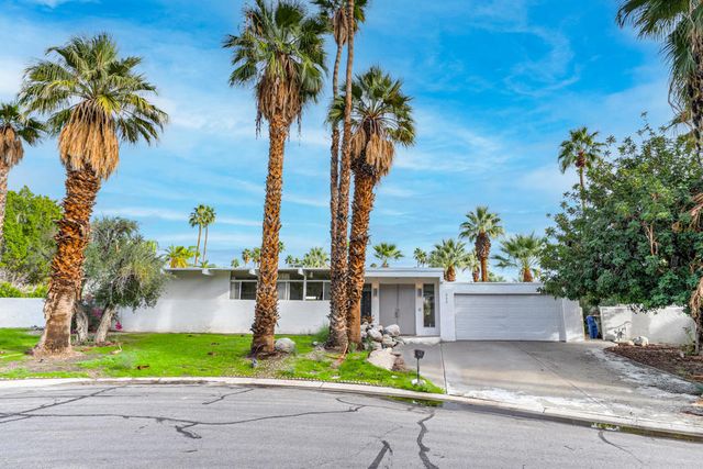 866 N Topaz Circle, Palm Springs, CA 92262