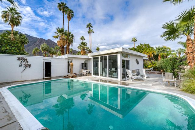 866 N Topaz Circle, Palm Springs, CA 92262