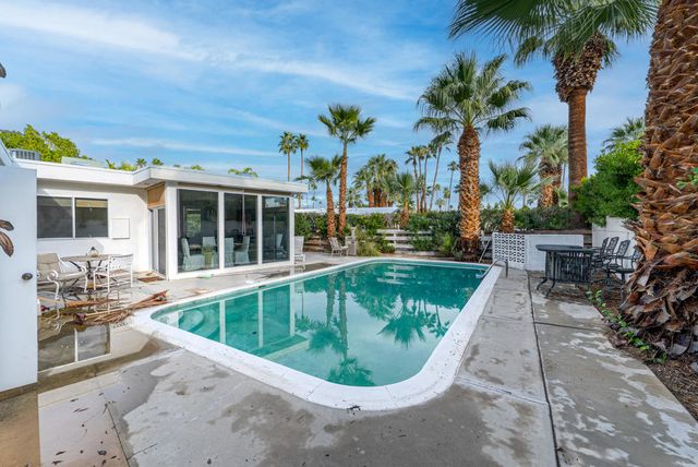 866 N Topaz Circle, Palm Springs, CA 92262