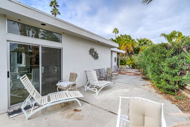 866 N Topaz Circle, Palm Springs, CA 92262