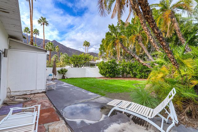 866 N Topaz Circle, Palm Springs, CA 92262