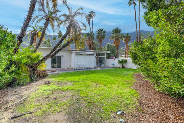 866 N Topaz Circle, Palm Springs, CA 92262