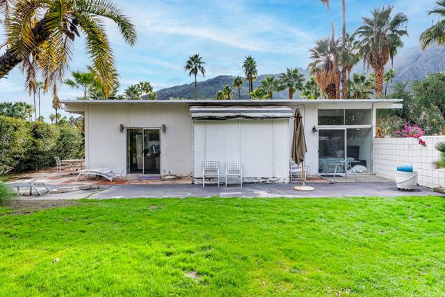866 N Topaz Circle, Palm Springs, CA 92262