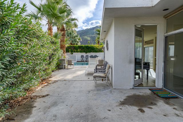 866 N Topaz Circle, Palm Springs, CA 92262