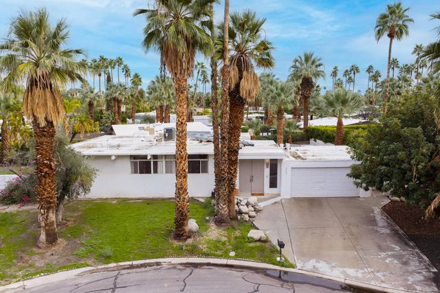 866 N Topaz Circle, Palm Springs, CA 92262