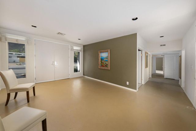 866 N Topaz Circle, Palm Springs, CA 92262