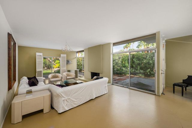 866 N Topaz Circle, Palm Springs, CA 92262