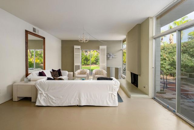 866 N Topaz Circle, Palm Springs, CA 92262