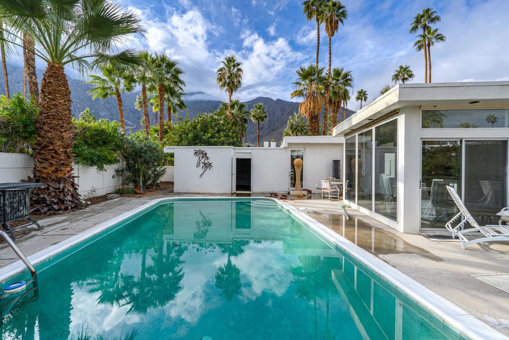 866 N Topaz Circle, Palm Springs, CA 92262