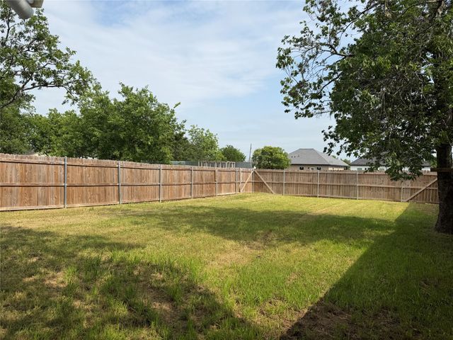 202 E Henderson Street, Itasca, TX 76055